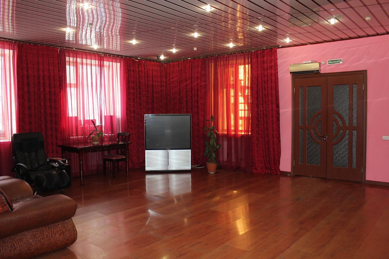 Pekin Hotel Temirtau Exterior photo