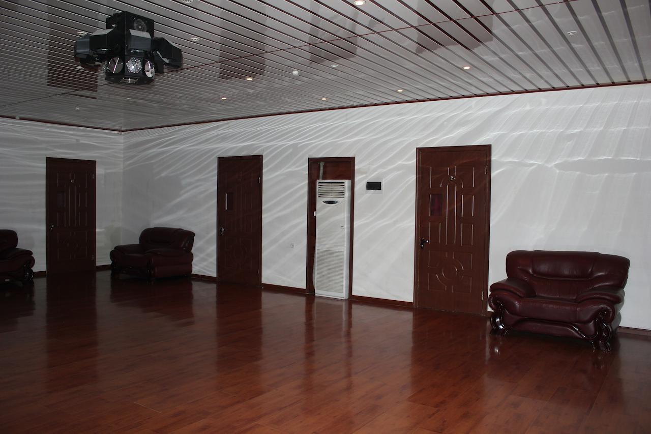 Pekin Hotel Temirtau Exterior photo